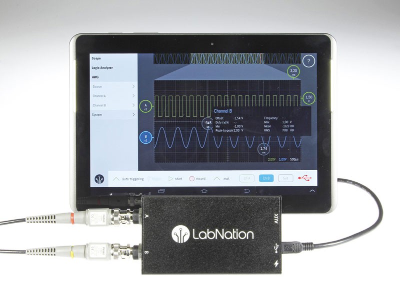 Le belge LabNation lance un oscilloscope miniature open source alimenté